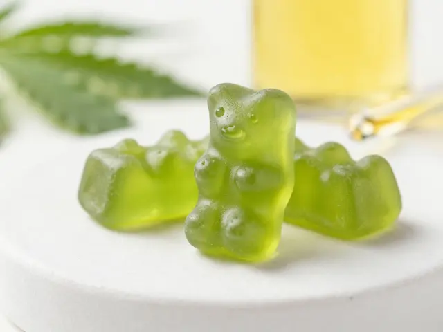 Gibt es Cannabis-Kaugummi? Alles über THC-Gummis, Dosierung und Wirkung