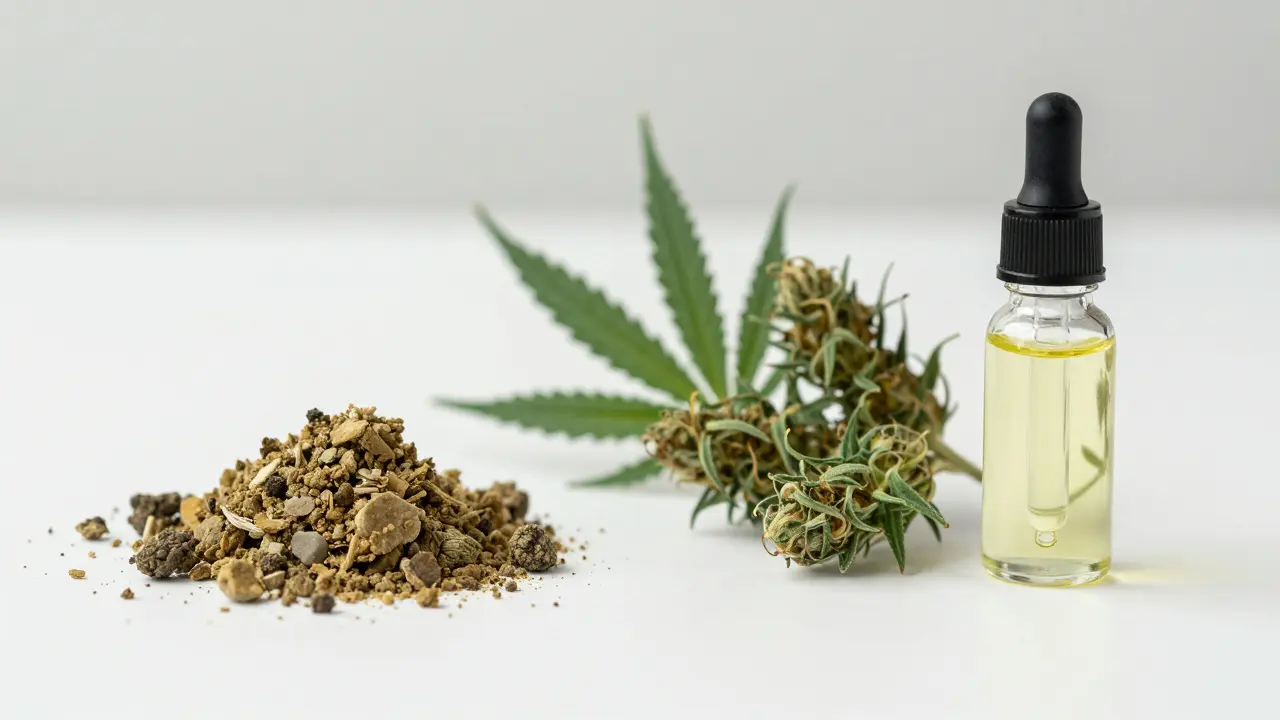 Vergleich von CBD-Crumble, Hanfblüte und Öl auf weißem Tisch